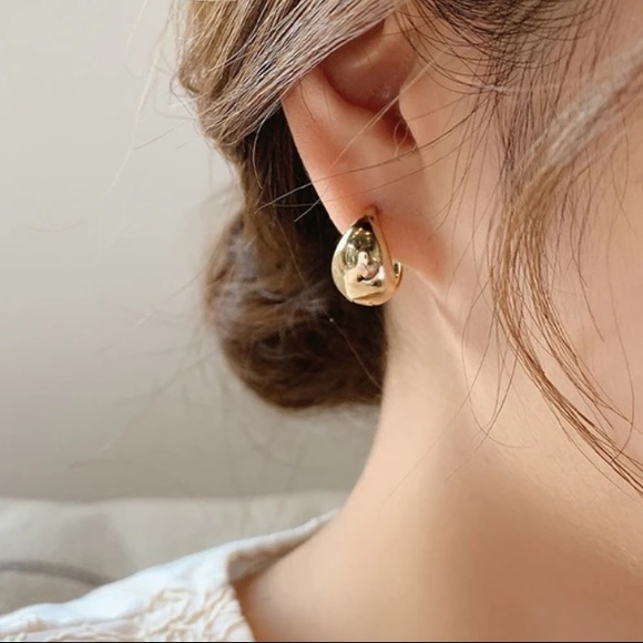 NWT 18k GOLD PLATED Small HOOP EARRINGS - Picture 4 of 6